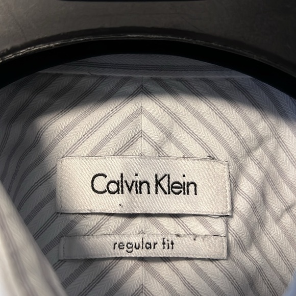 Calvin Klein Classic White with Light Gray Stripes Regular-Fit Dress Shirt! - Picture 6 of 9